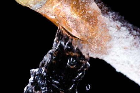 Consejos para reparar las tuberías de hielo congelado