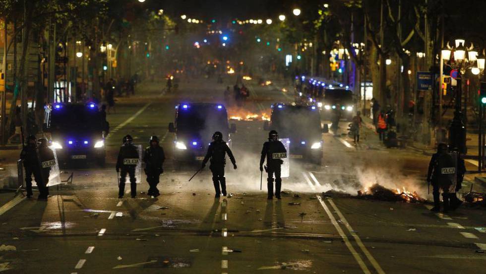 Disturbios en España en contra del estado de emergencia