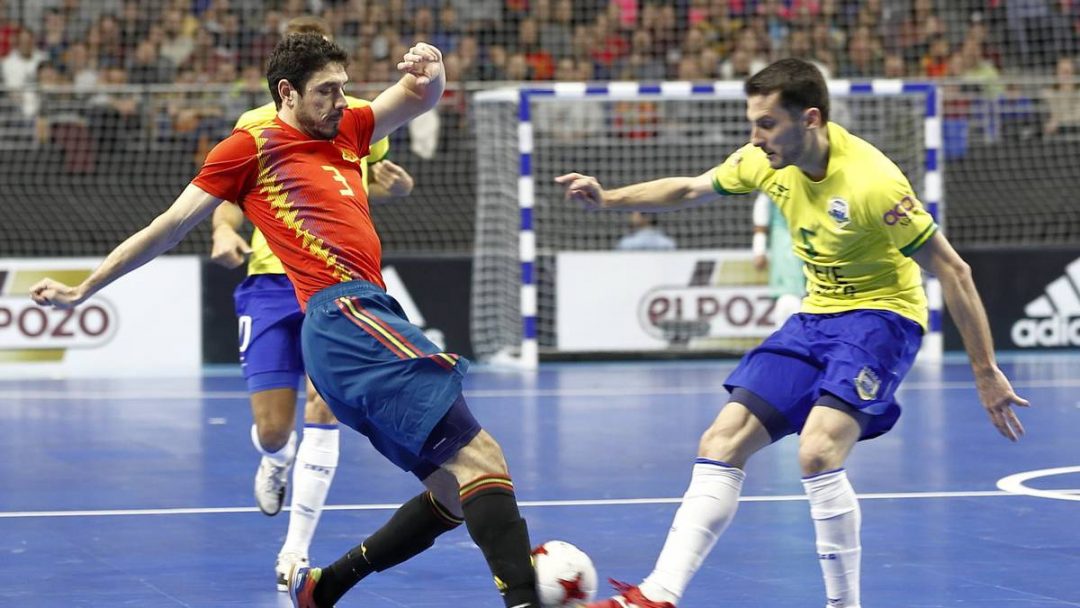España aplasta a Brasil en fútbol sala